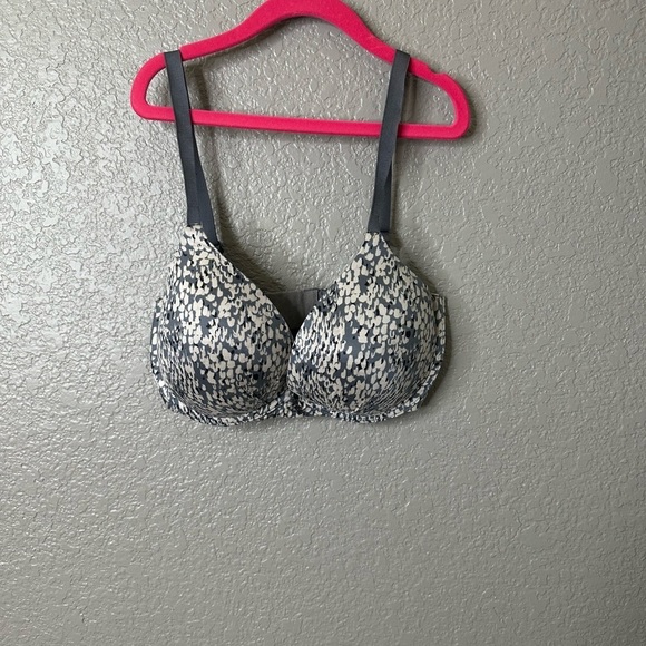 Victoria’s Secret plunge Fabulous Bra size 32 DD - Picture 1 of 5